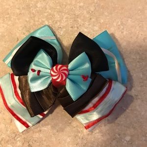 Disney's VENELOPE VON SWEET bow